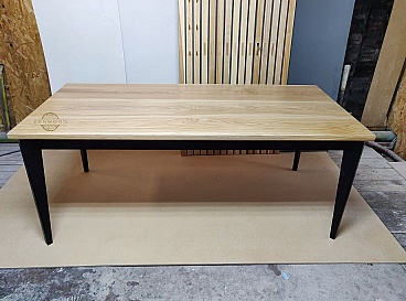 Mesa de roble en un diseño clásico - ZenWood