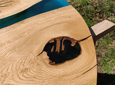 Round tabletop-river behind the oak - ZenWood