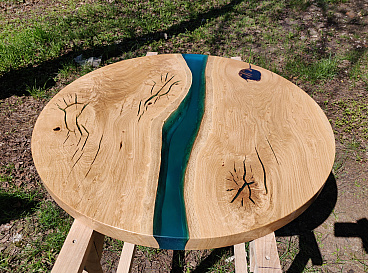 Round tabletop-river behind the oak - ZenWood