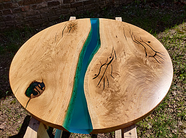 Round tabletop-river behind the oak - ZenWood