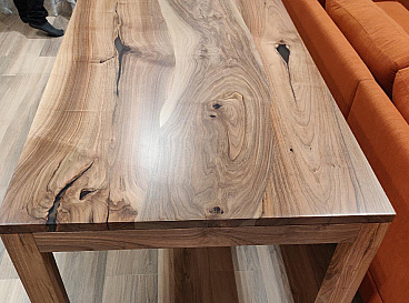 Table en noyer avec épissure incurvée de planches - ZenWood