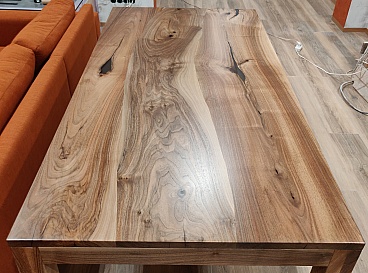 Table en noyer avec épissure incurvée de planches - ZenWood