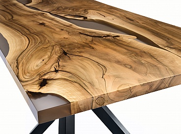 Table en noyer avec résine teintée gris translucide - ZenWood